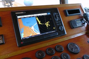 Elektronische Seekarte und Radarbild